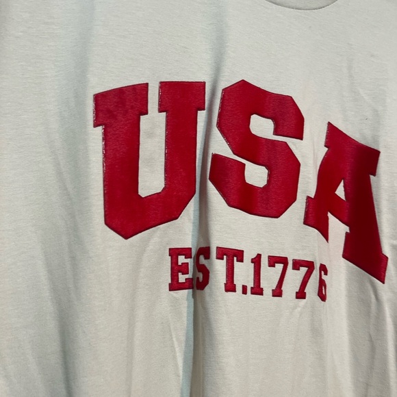 USA 3d plush red graphic on chest with US flag on left sleeve. NWOT - Picture 6 of 7